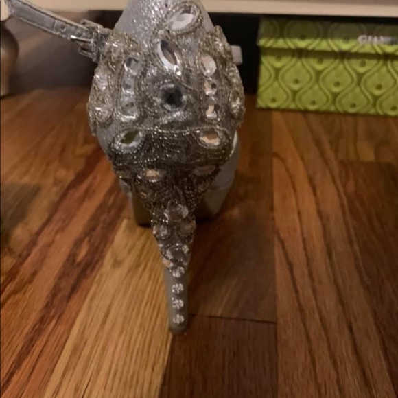 Heels - Picture 2 of 4